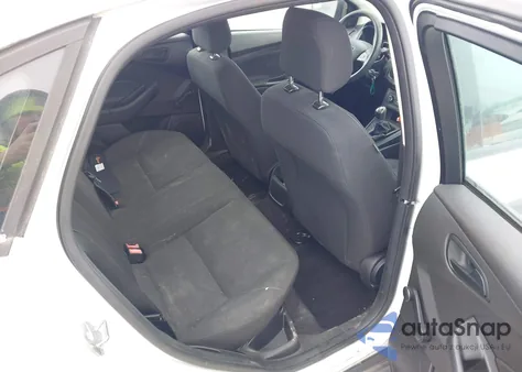 2016 Ford Focus S from USA, damaged, VIN 1FADP3E22GL207125